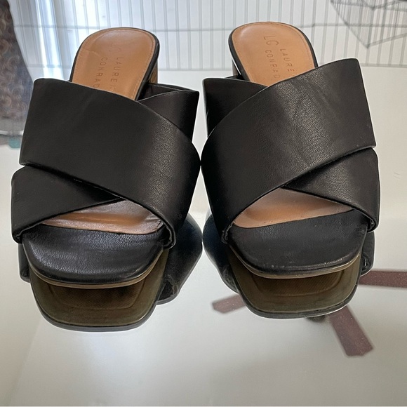 LC Lauren Conrad Black Wedges with Tan Accents - Picture 2 of 3